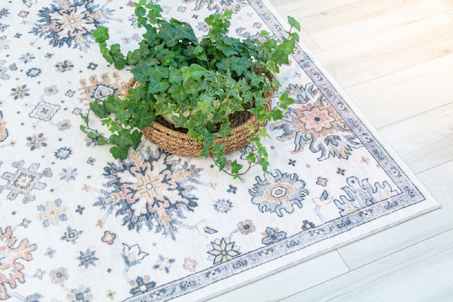 4' x 6' Cream Floral Area Rug