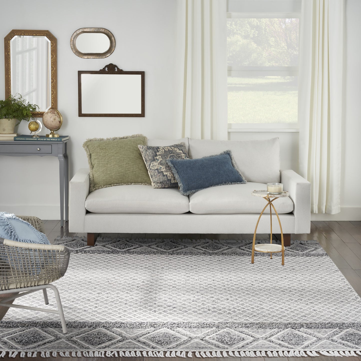 8' x 11' Gray and Ivory Geometric Hand Woven Area Rug With Fringe