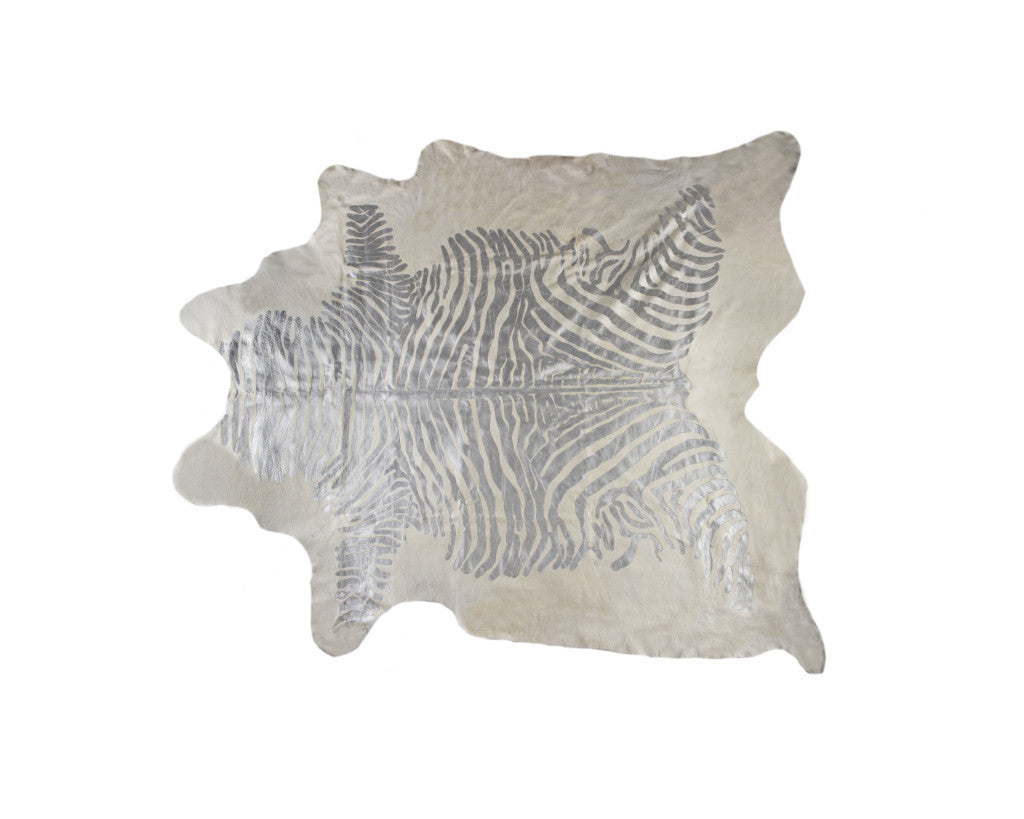 6' x 7' Silver and Ivory Cowhide Hand Knotted Area Rug