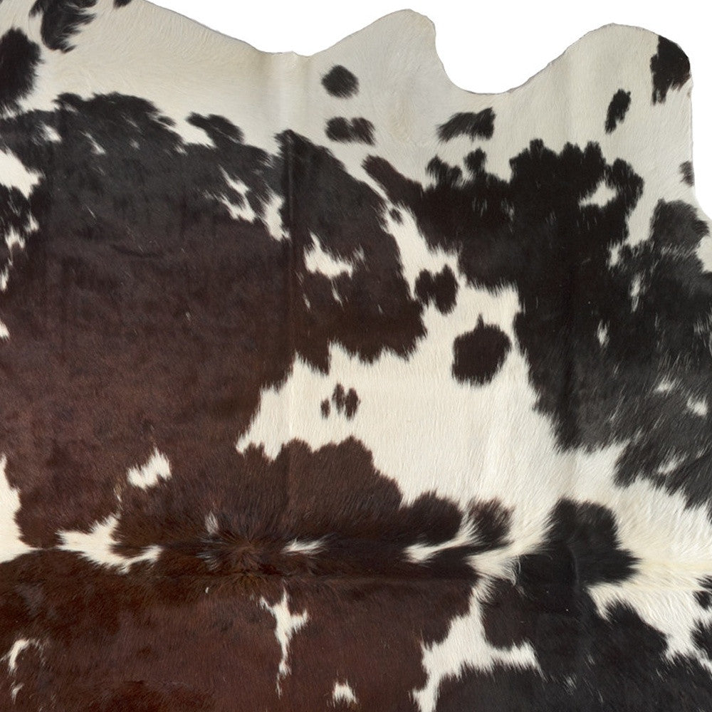 5' x 7' Brown and White Cowhide Hand Knotted Area Rug