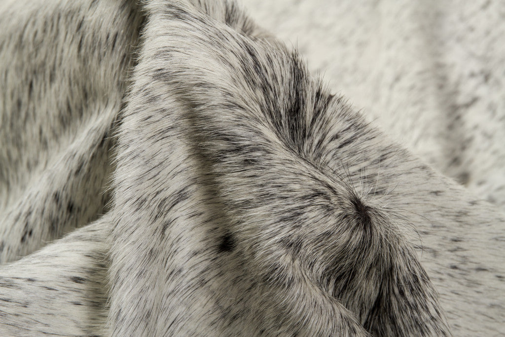 5' x 7' Light Gray Cowhide Hand Knotted Area Rug