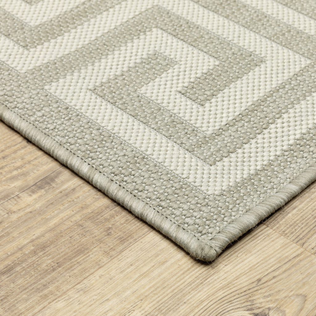 5' x 7' Gray and Ivory Stain Resistant Indoor Outdoor Area Rug