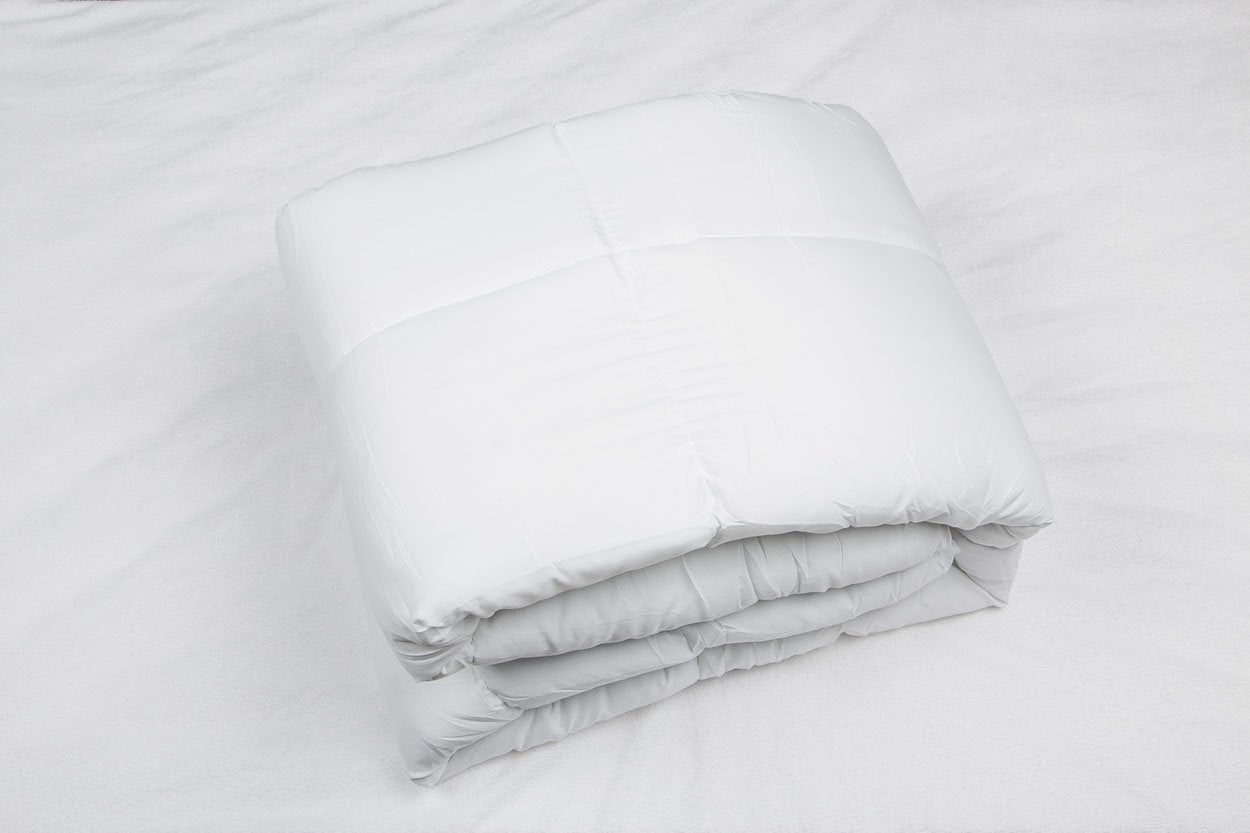 White Medium Weight Hypoallergenic Twin Down Alternative Comforter Duvet Insert