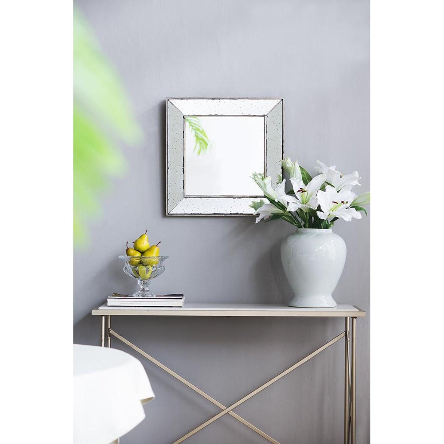 18" Wall Mounted Vintage Style Glass Frame Accent Mirror