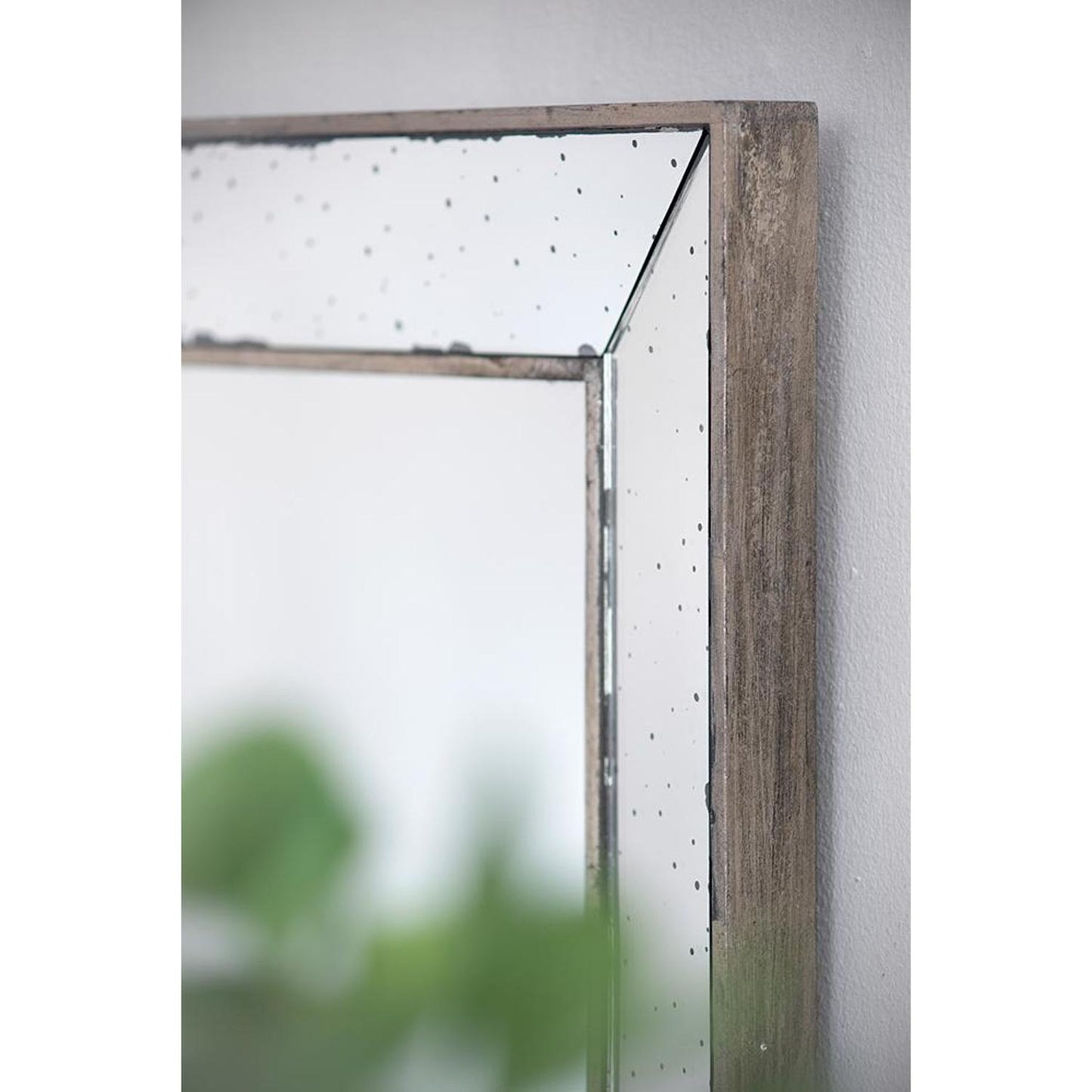 18" Wall Mounted Vintage Style Glass Frame Accent Mirror