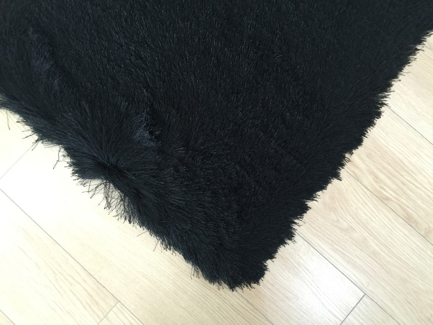 5' x 7' Black Shag Hand Tufted Area Rug