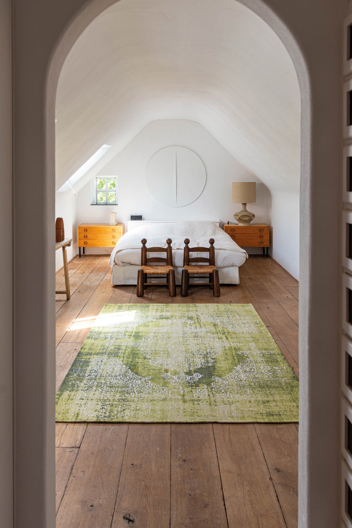 7' x 9' Green and White Oriental Non Skid Area Rug