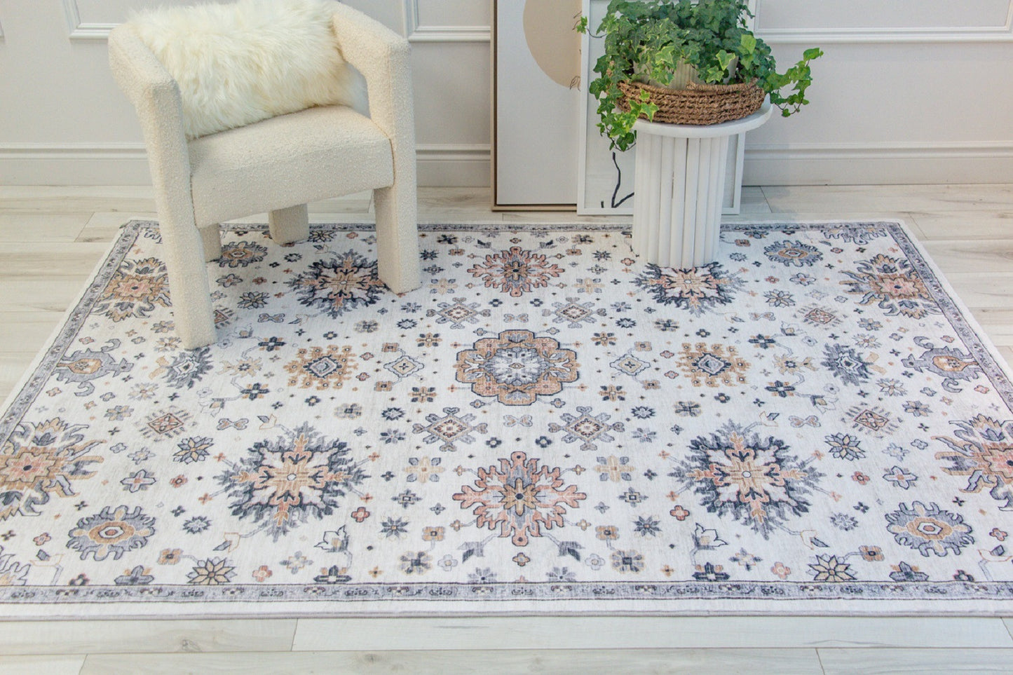 4' x 6' Cream Floral Area Rug