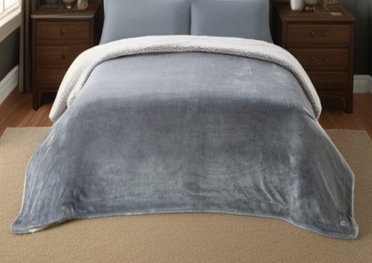 Light Gray Knitted PolYester Solid Color Plush Queen Blanket