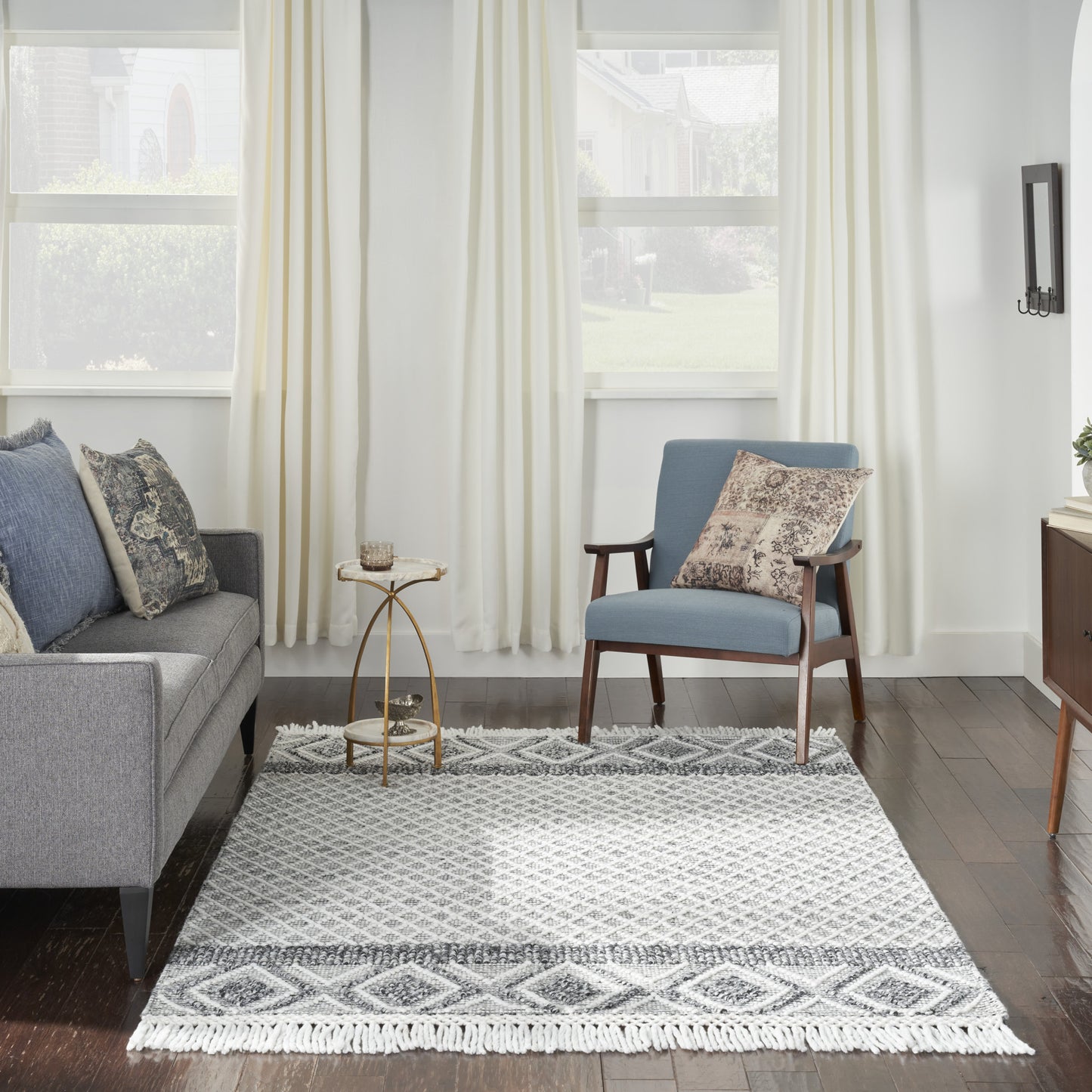 4' x 6' Gray and Ivory Geometric Hand Woven Area Rug With Fringe
