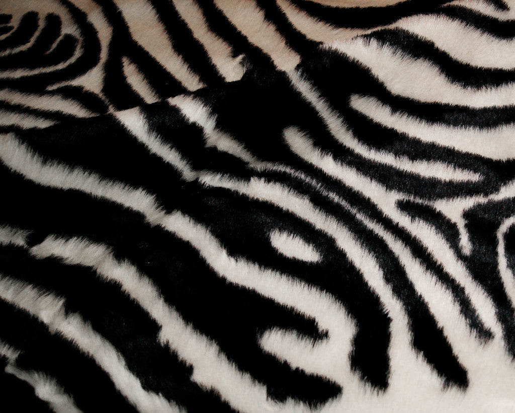 4' x 5' Black and White Faux Fur Printed Area Rug