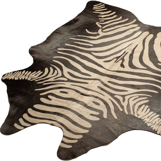5' x 7' Black and Off White Cowhide Hand Knotted Area Rug