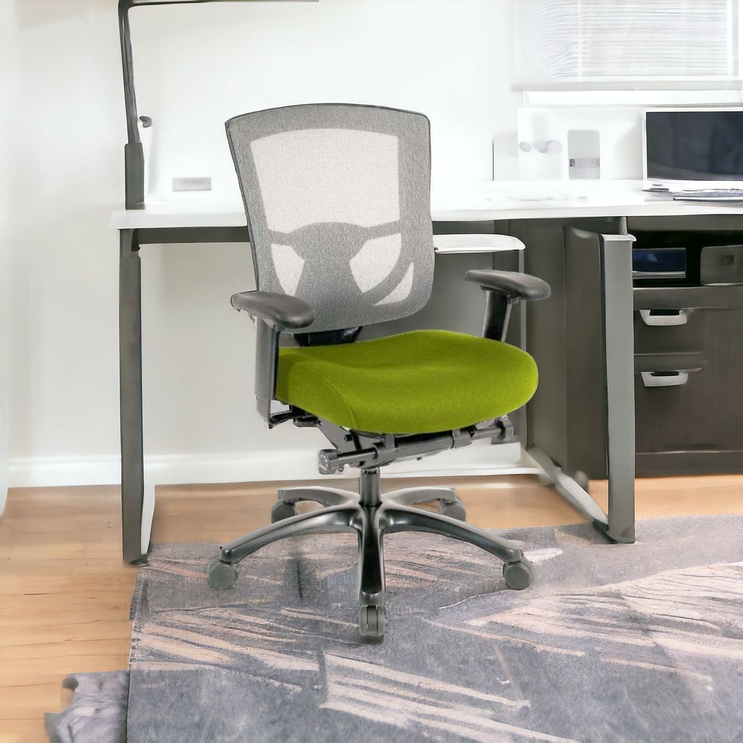 Green and Black Adjustable Swivel Mesh Rolling Office Chair