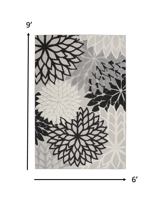 6' X 9' Black And White Floral Indoor Outdoor Area Rug