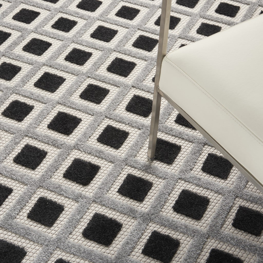 4' X 6' Black And White Geometric Indoor Outdoor Area Rug