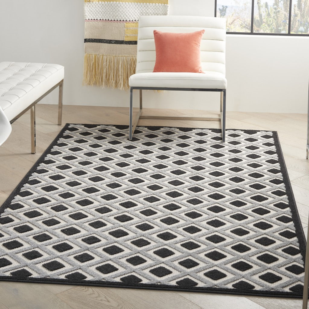 5' X 8' Black And White Geometric Indoor Outdoor Area Rug