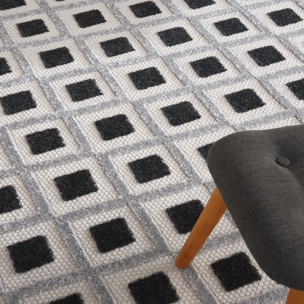 7' X 10' Black And White Geometric Indoor Outdoor Area Rug