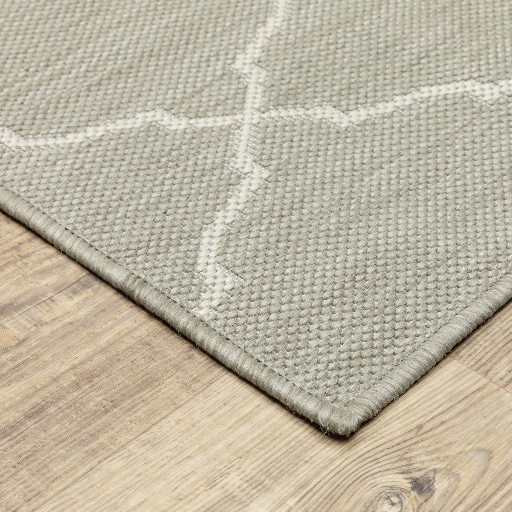 8' x 10' Gray and Ivory Indoor Outdoor Area Rug