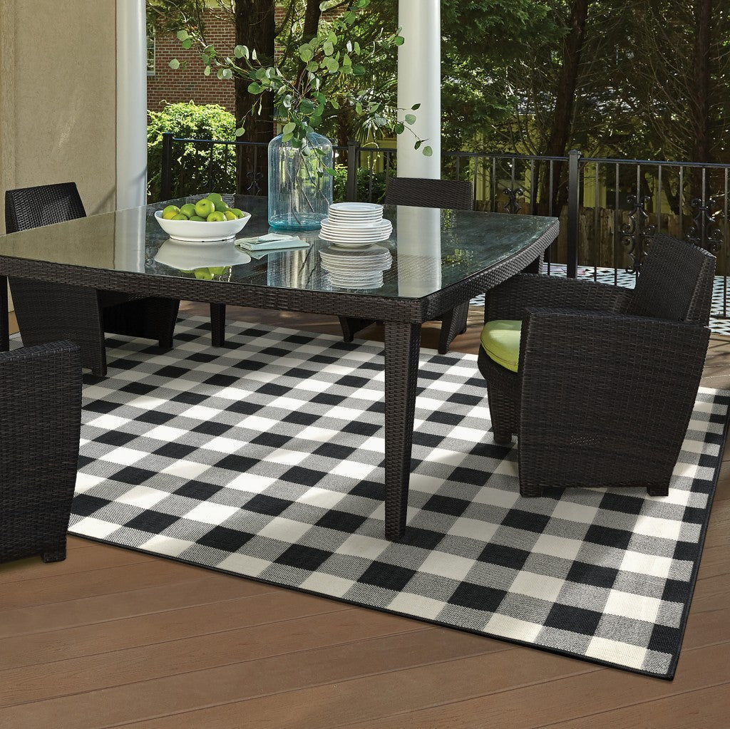 7' x 10' Black and Ivory Indoor Outdoor Area Rug