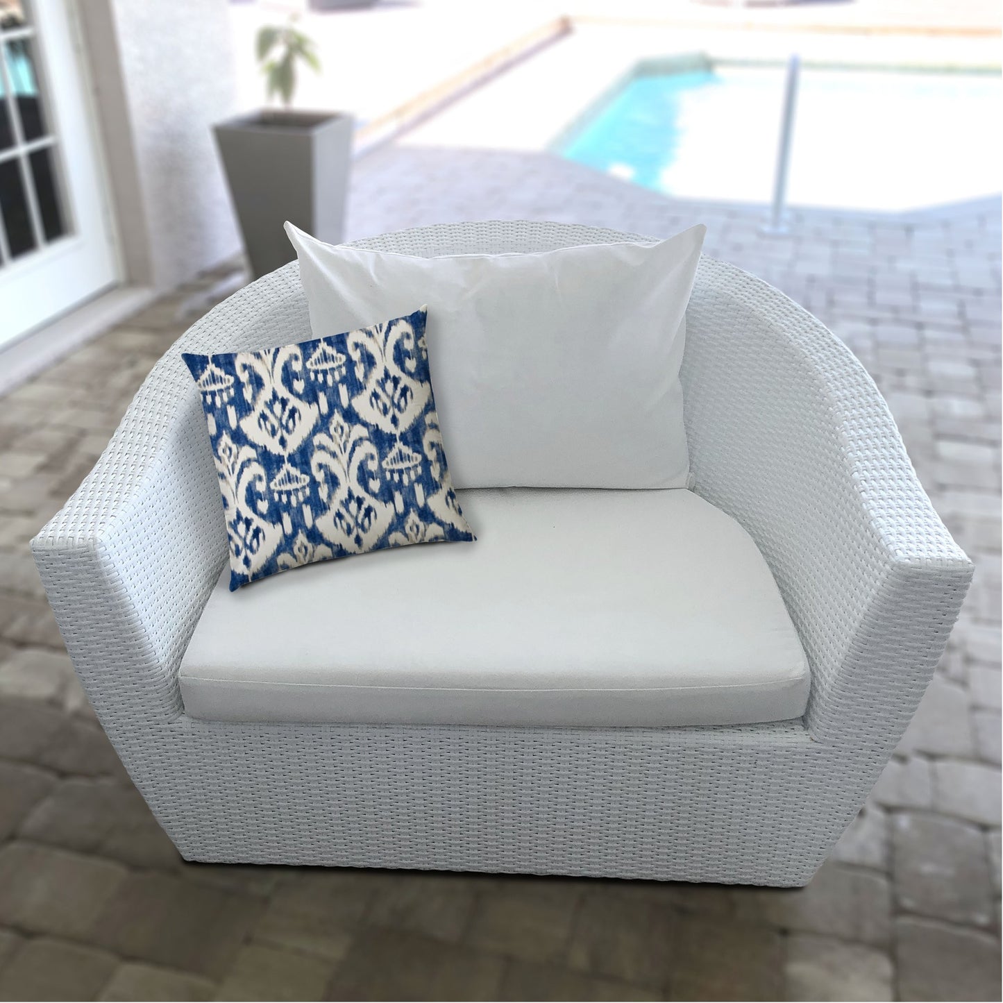 14" X 20" Indigo And Cream Blown Seam Ikat Lumbar Indoor Outdoor Pillow