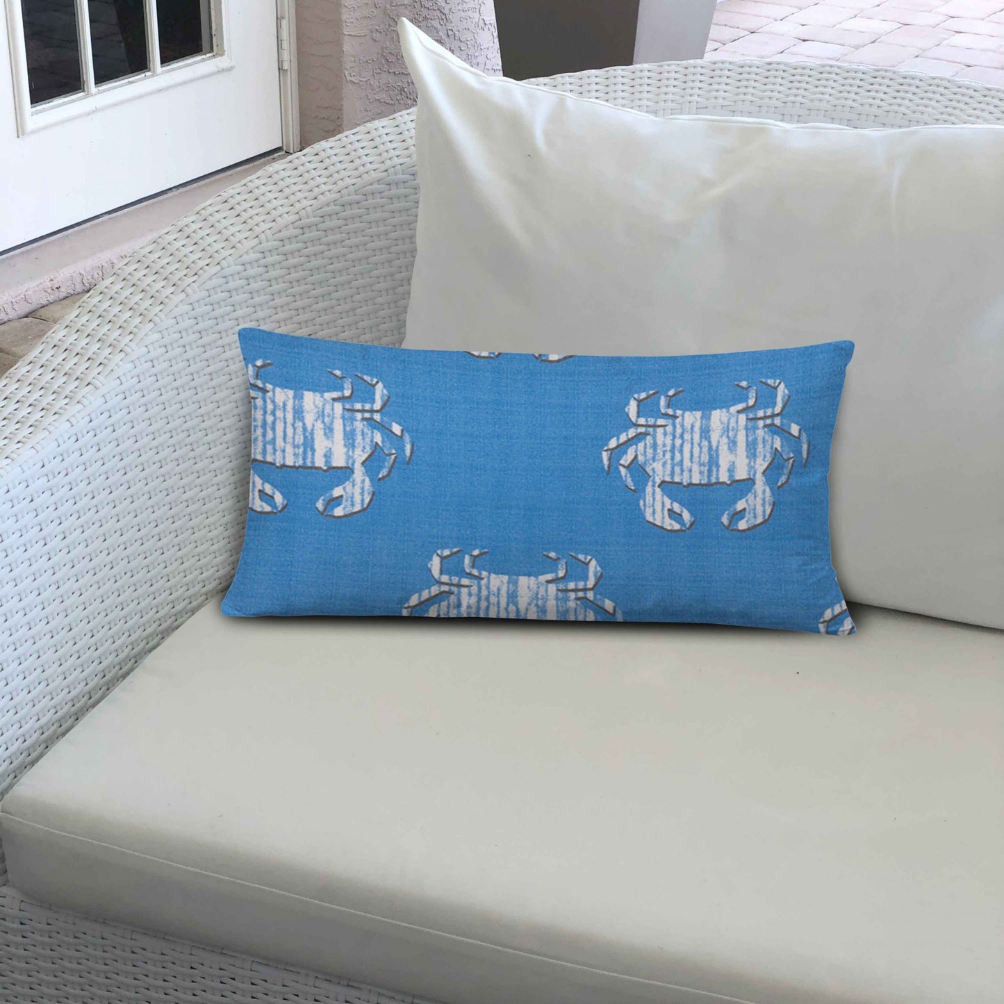 12" X 18" Blue And White Crab Enveloped Lumbar Indoor Outdoor Pillow Cover