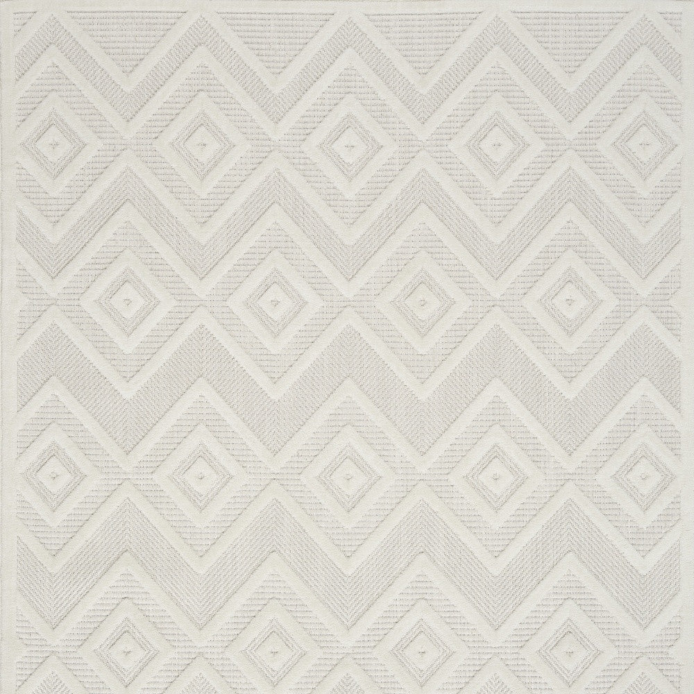 4' X 6' Ivory And White Argyle Indoor Outdoor Area Rug