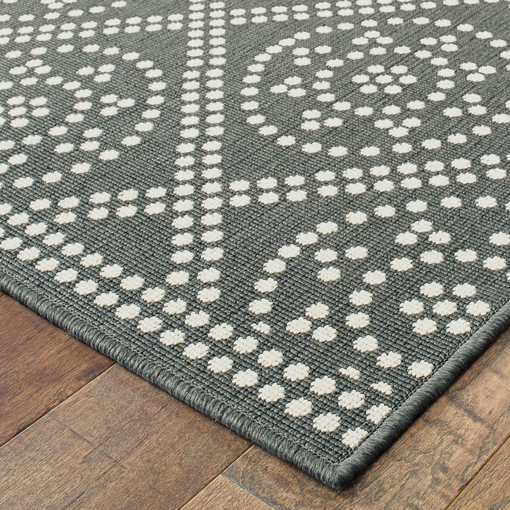 4' x 6' Gray and Ivory Geometric Stain Resistant Indoor Outdoor Area Rug