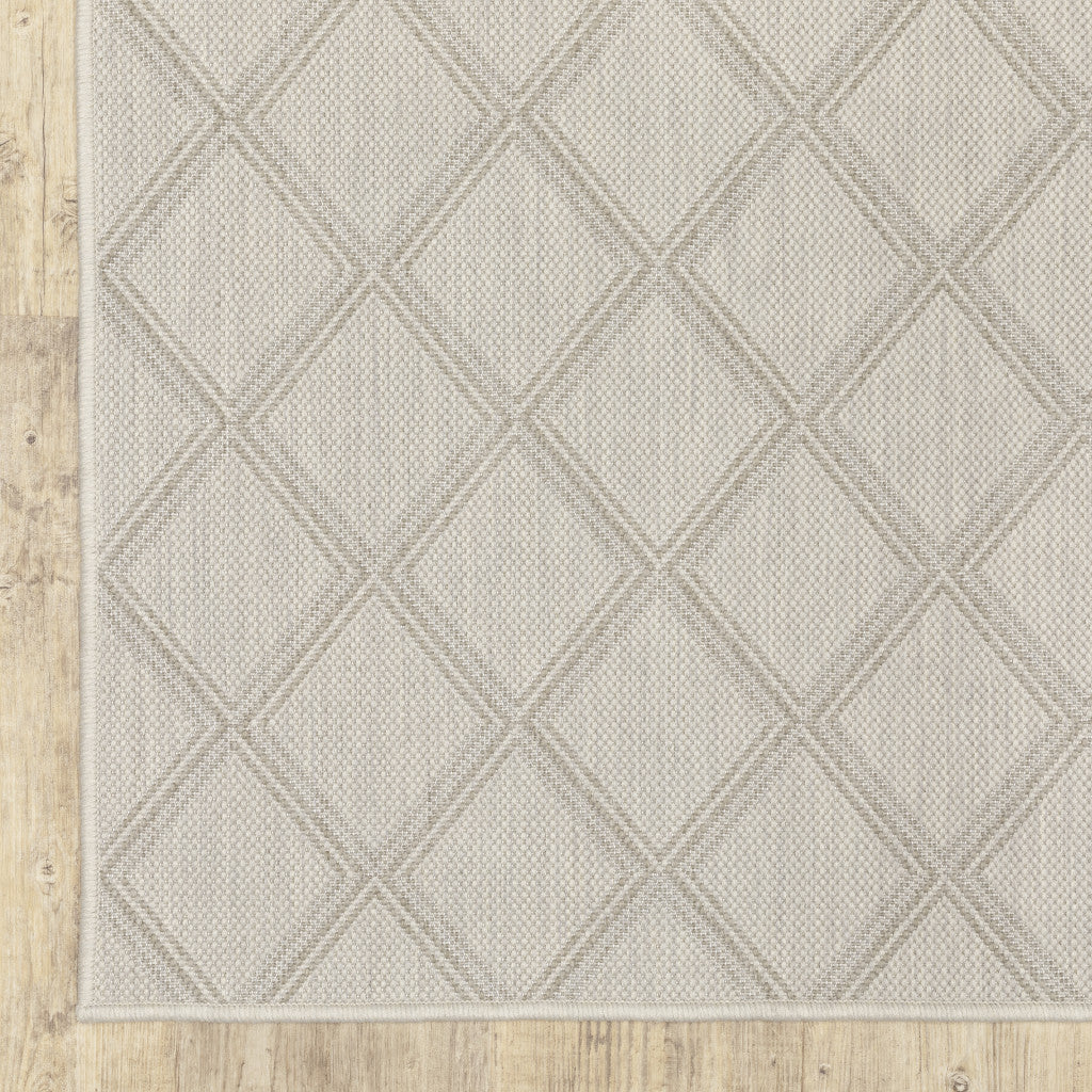 7' x 9' Gray and Ivory Geometric Stain Resistant Indoor Outdoor Area Rug