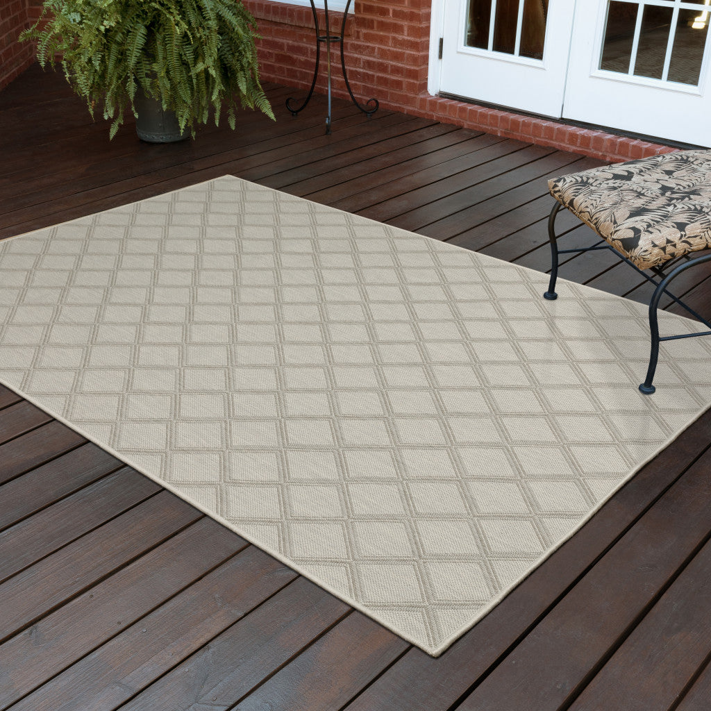 7' x 9' Gray and Ivory Geometric Stain Resistant Indoor Outdoor Area Rug