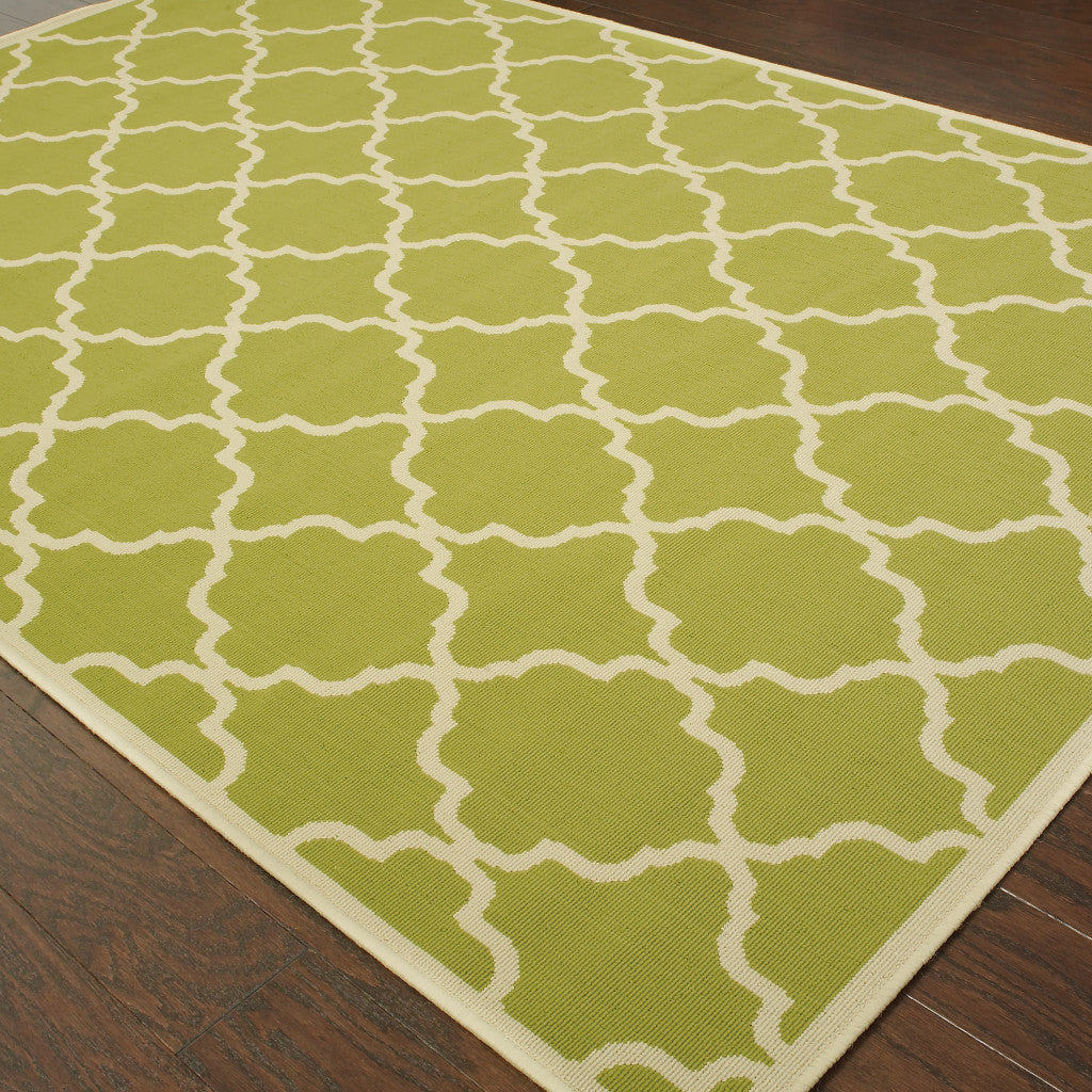 4' x 6' Green and Ivory Geometric Stain Resistant Indoor Outdoor Area Rug