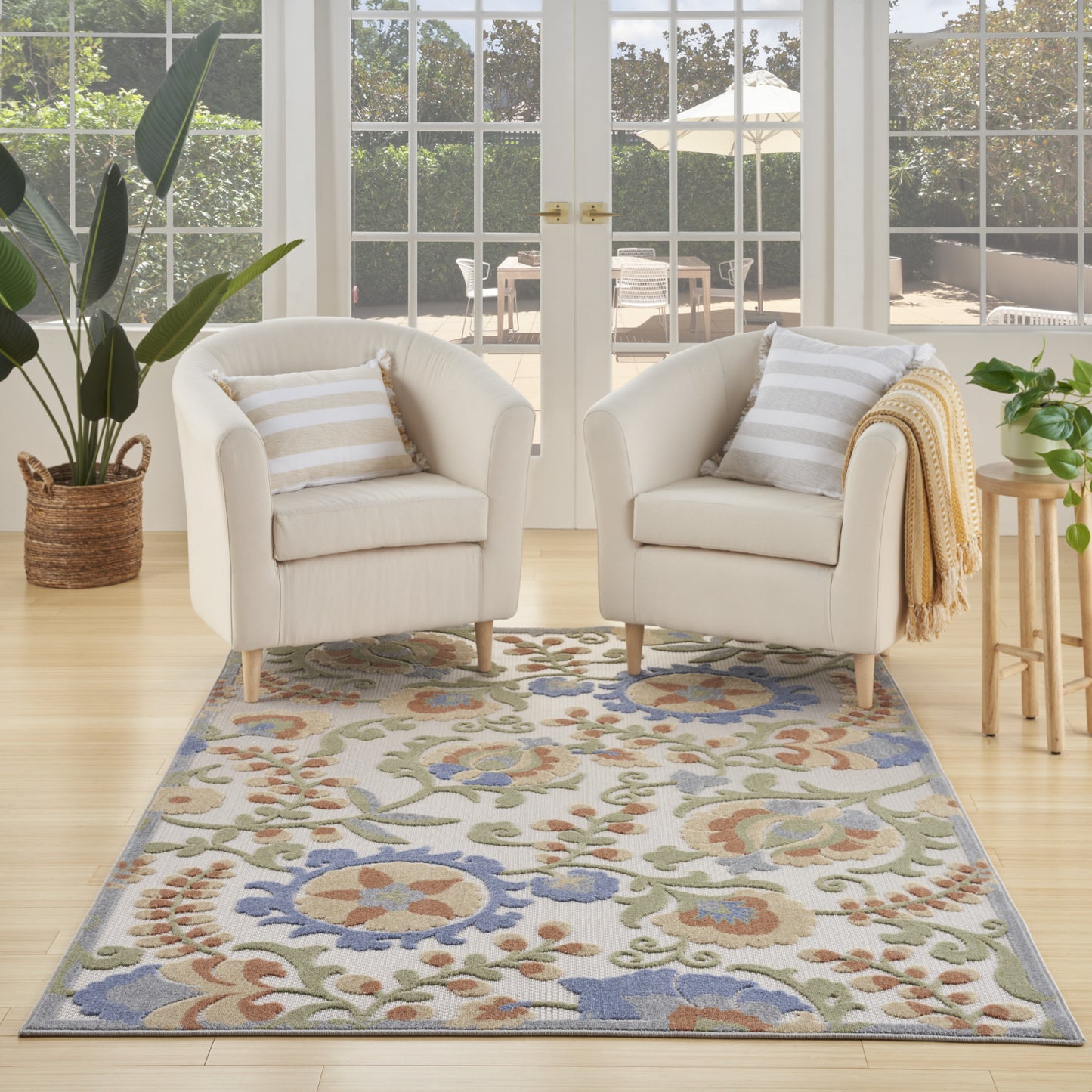 4' X 6' Blue And Yellow Floral Power Loom Area Rug