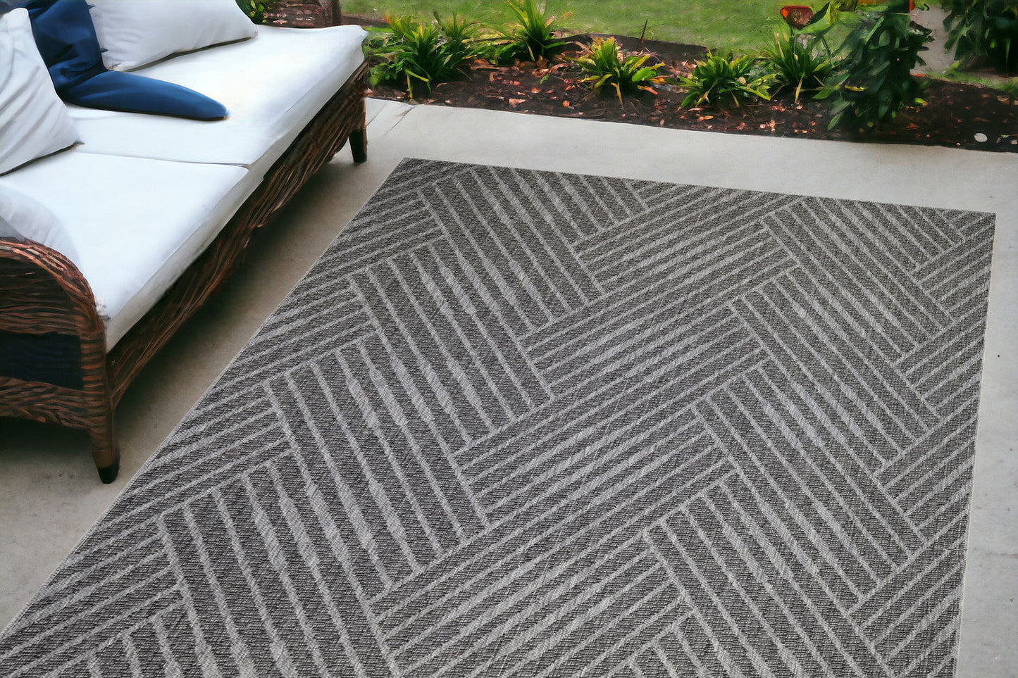 4' x 6' Gray and Blue Geometric Stain Resistant Indoor Outdoor Area Rug