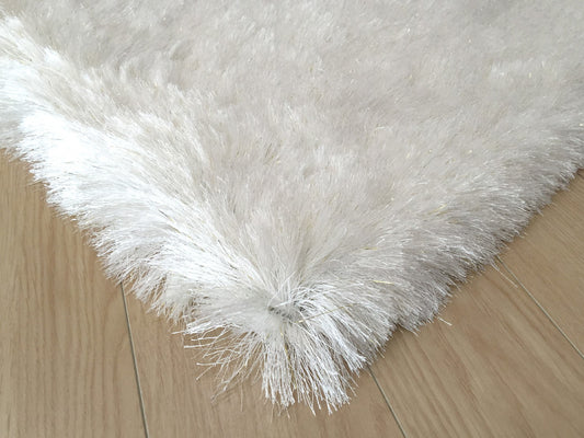 5' x 7' White Shag Hand Tufted Area Rug