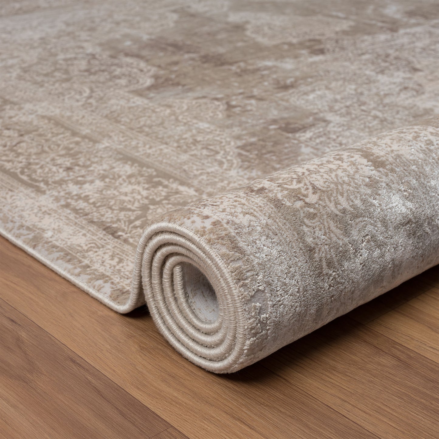 5' x 8' Beige and Ivory Medallion Area Rug