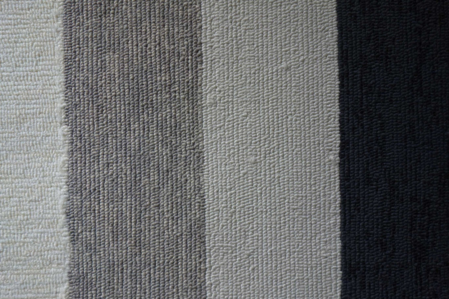 7'X10' Charcoal Grey Hand Hooked Uv Treated Bordered Indoor Outdoor Area Rug